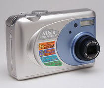 Nikon COOLPIX 2000.jpg